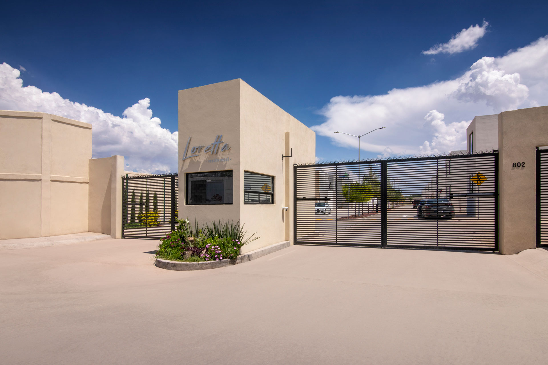 foto acceso controlado loretta residencial